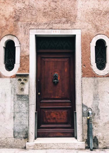 Открытка Cardsi - Venice, street door, Italy №2205